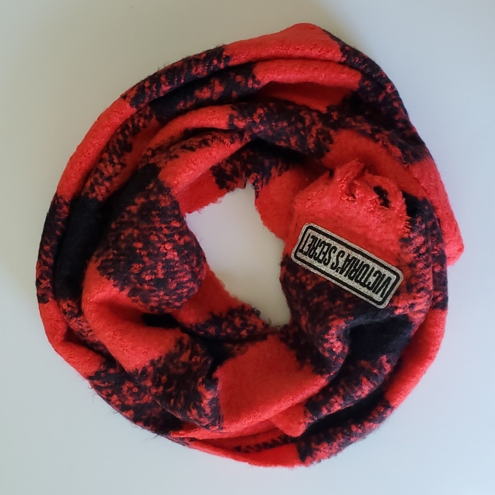Victorias Secret Red Black Buffalo Plaid Oversized Winter Cozy Scarf 12 x 92